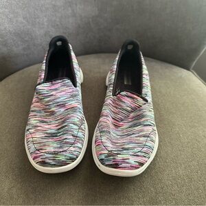 Skechers Slip-On Air Cooled Yoga Mat Shoes Size 7.5 Colorful Slip-On Sneakers